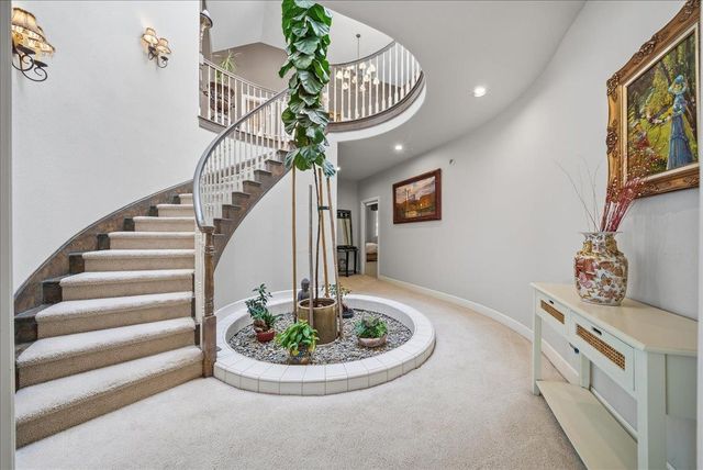 136 tomlinson Dr, Folsom, CA 95630