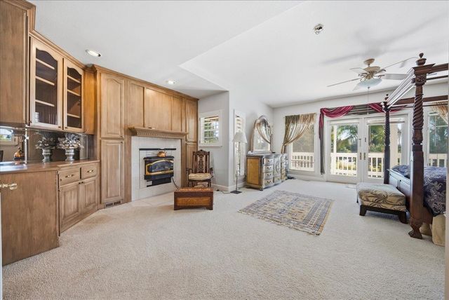 136 tomlinson Dr, Folsom, CA 95630