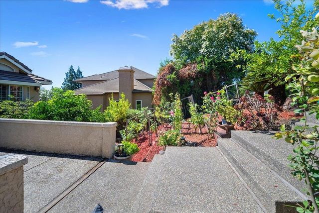 136 tomlinson Dr, Folsom, CA 95630