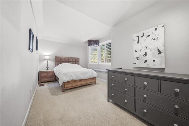 136 tomlinson Dr, Folsom, CA 95630