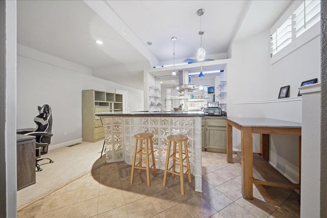 136 tomlinson Dr, Folsom, CA 95630