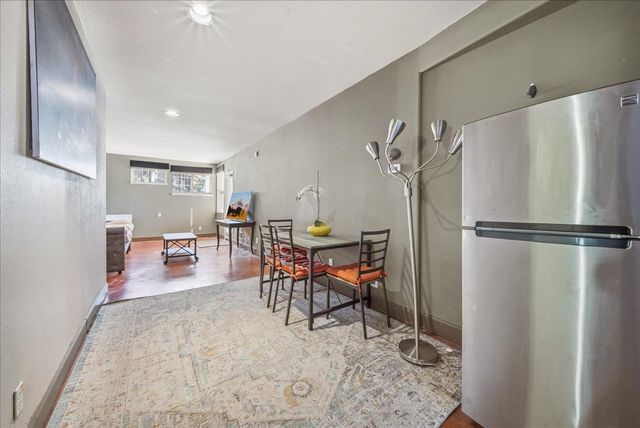 136 tomlinson Dr, Folsom, CA 95630