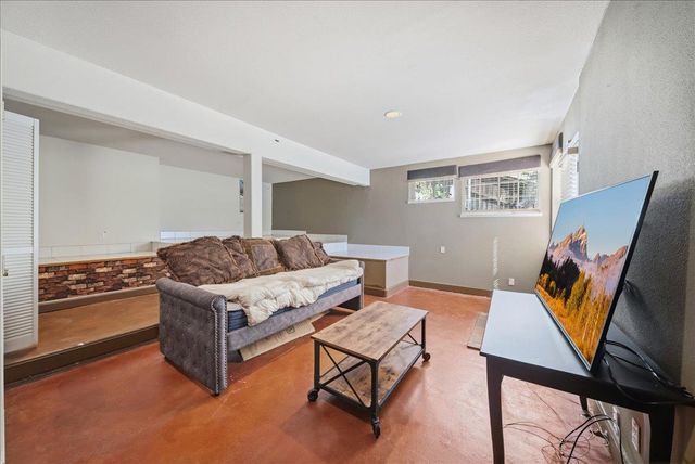 136 tomlinson Dr, Folsom, CA 95630