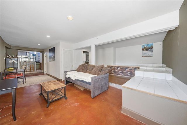 136 tomlinson Dr, Folsom, CA 95630