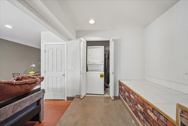136 tomlinson Dr, Folsom, CA 95630