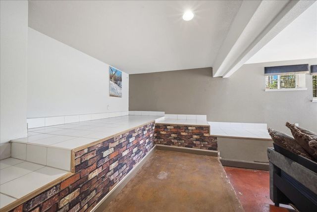 136 tomlinson Dr, Folsom, CA 95630