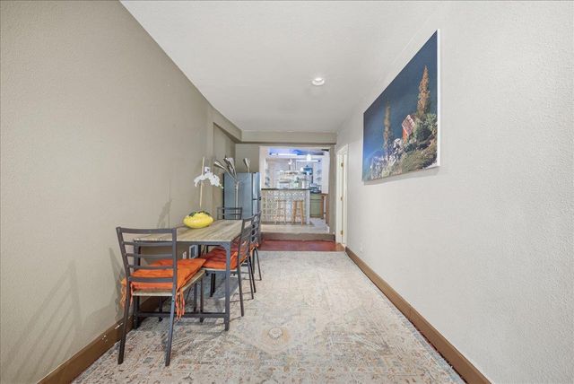 136 tomlinson Dr, Folsom, CA 95630
