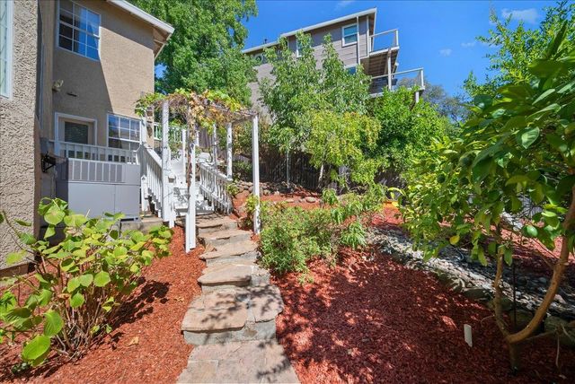 136 tomlinson Dr, Folsom, CA 95630