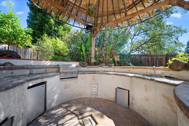 136 tomlinson Dr, Folsom, CA 95630