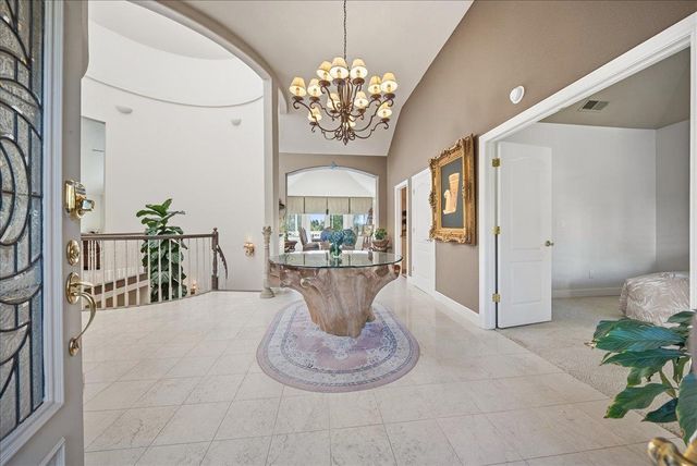 136 tomlinson Dr, Folsom, CA 95630