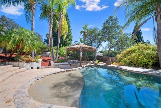 136 tomlinson Dr, Folsom, CA 95630