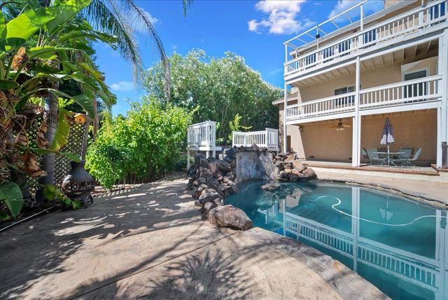 136 tomlinson Dr, Folsom, CA 95630