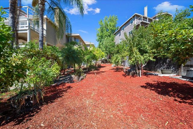 136 tomlinson Dr, Folsom, CA 95630