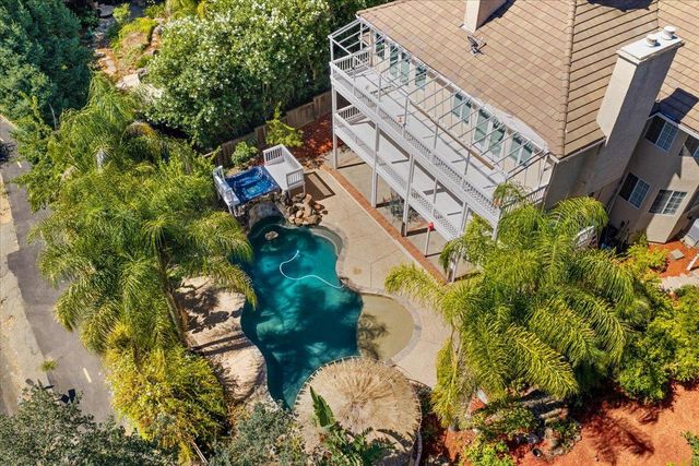 136 tomlinson Dr, Folsom, CA 95630