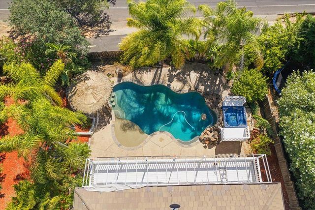 136 tomlinson Dr, Folsom, CA 95630