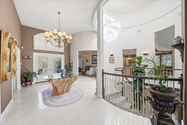 136 tomlinson Dr, Folsom, CA 95630