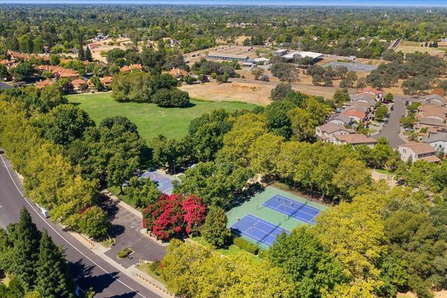 136 tomlinson Dr, Folsom, CA 95630