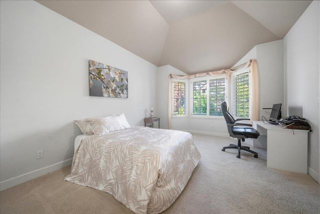 136 tomlinson Dr, Folsom, CA 95630