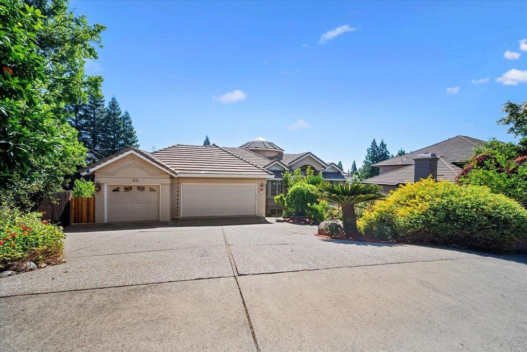 136 tomlinson Dr, Folsom, CA 95630