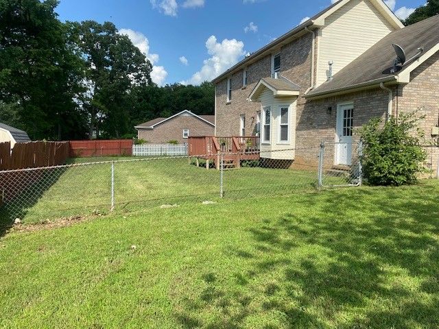 301 Marys Oak Dr, Clarksville, TN 37042