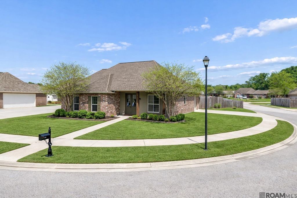 16995 Bentons Ferry Ave, Greenwell Springs, LA 70739