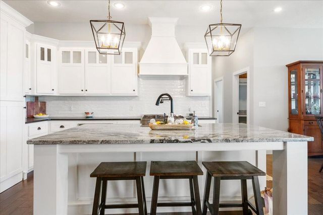 1283 South Waterstone Bend, Nixa, MO 65714