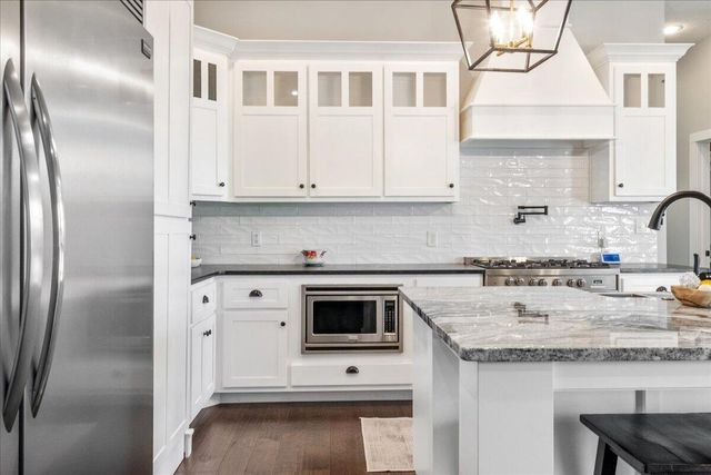 1283 South Waterstone Bend, Nixa, MO 65714