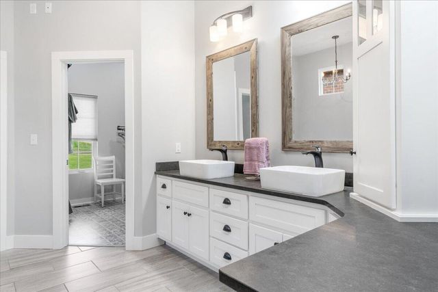 1283 South Waterstone Bend, Nixa, MO 65714