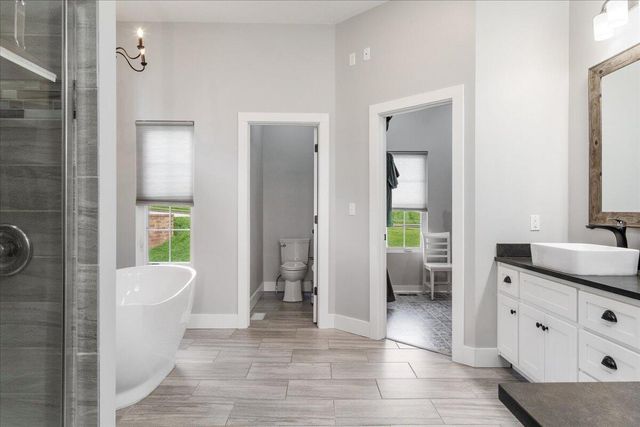 1283 South Waterstone Bend, Nixa, MO 65714