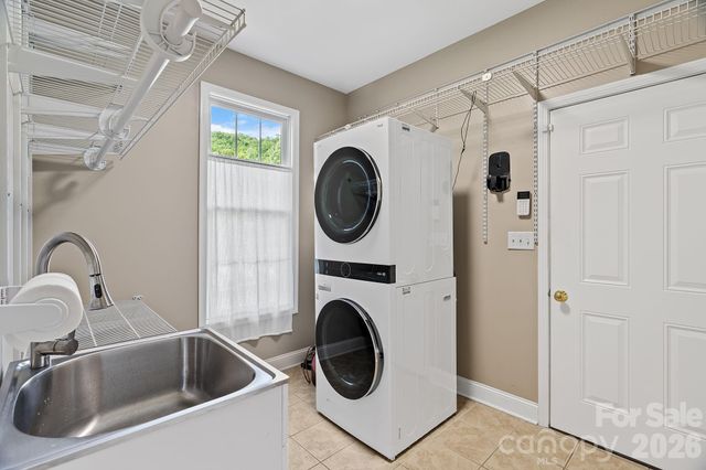 34 Carden Drive, Weaverville, NC 28787
