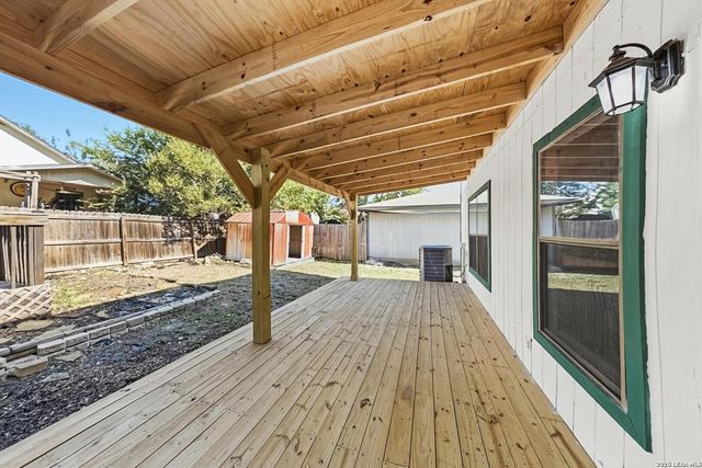 818 MEADOW DL, Converse, TX 78109