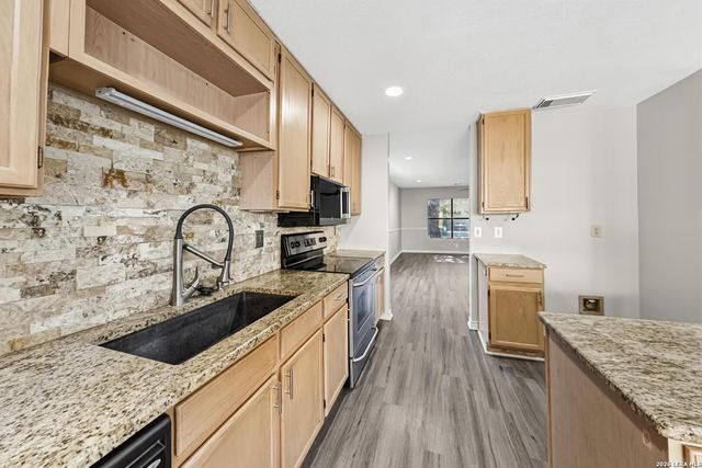 818 MEADOW DL, Converse, TX 78109