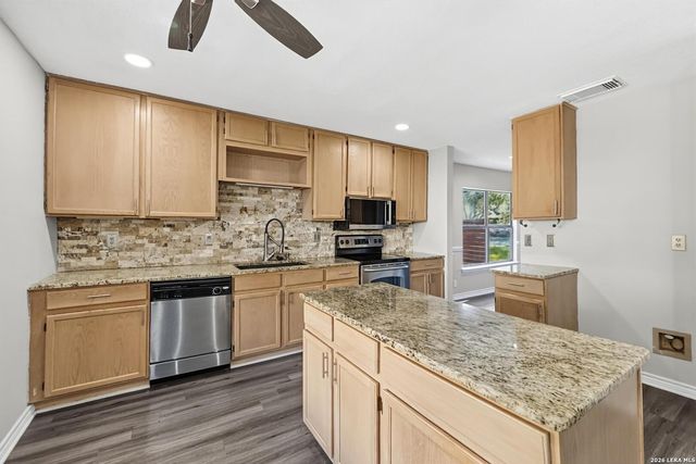 818 MEADOW DL, Converse, TX 78109