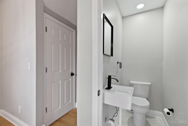 3206 Gilbert Avenue, Cincinnati, OH 45207