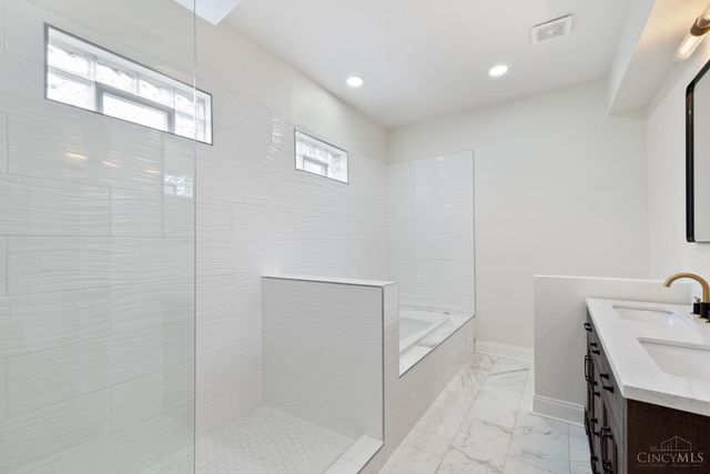 3206 Gilbert Avenue, Cincinnati, OH 45207