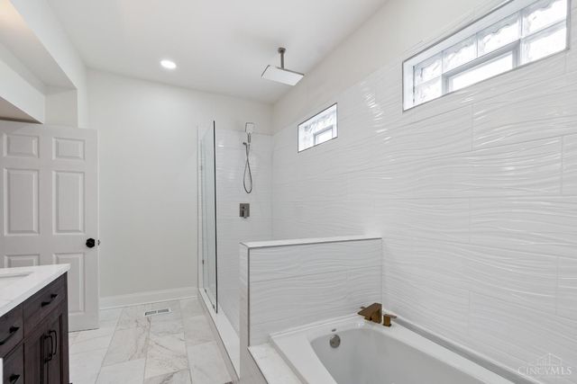 3206 Gilbert Avenue, Cincinnati, OH 45207