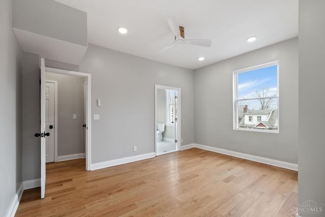 3206 Gilbert Avenue, Cincinnati, OH 45207