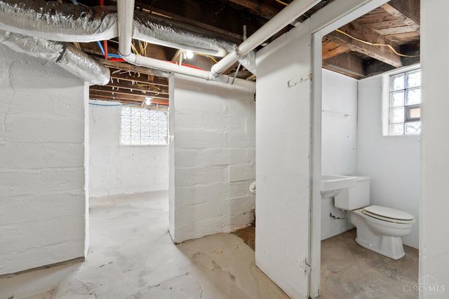 3206 Gilbert Avenue, Cincinnati, OH 45207