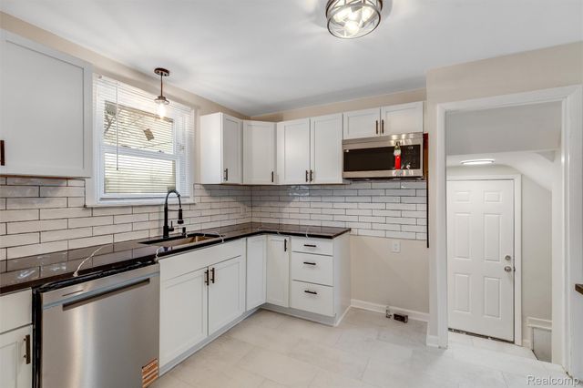 17161 Ward Avenue, Detroit, MI 48235