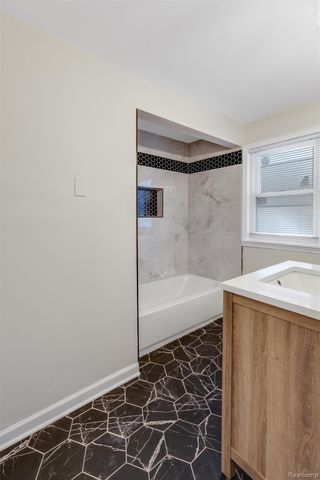 17161 Ward Avenue, Detroit, MI 48235