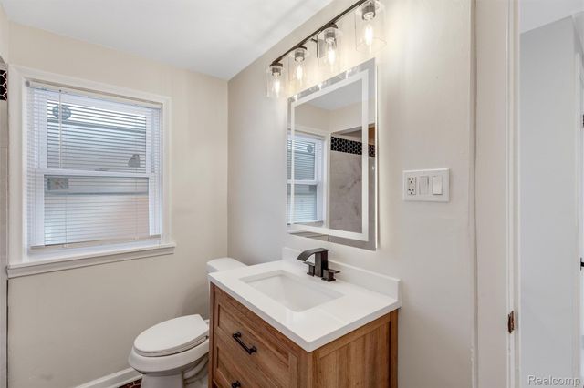 17161 Ward Avenue, Detroit, MI 48235