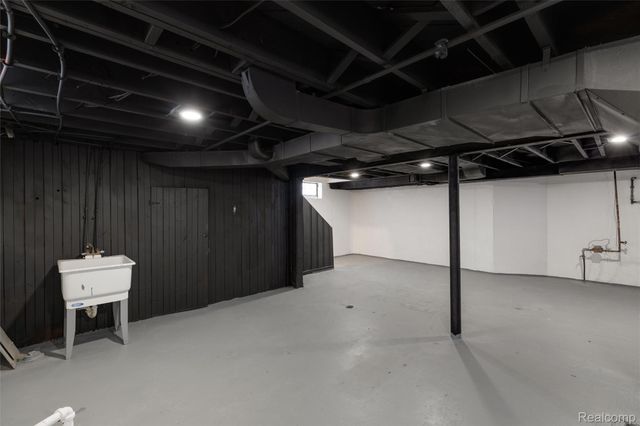 17161 Ward Avenue, Detroit, MI 48235