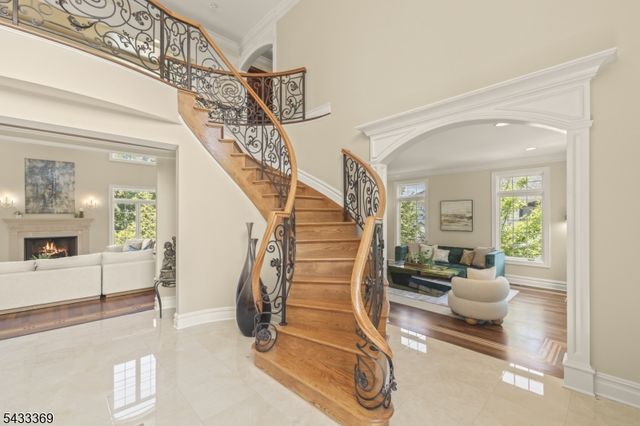 9 Lafayette Dr, Livingston Twp., NJ 07039