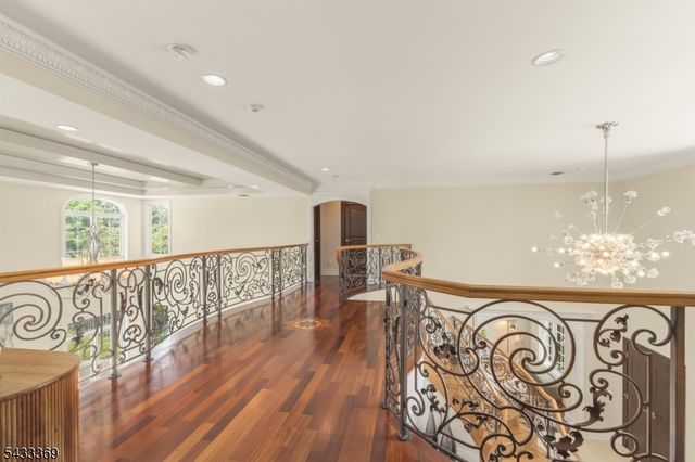 9 Lafayette Dr, Livingston Twp., NJ 07039