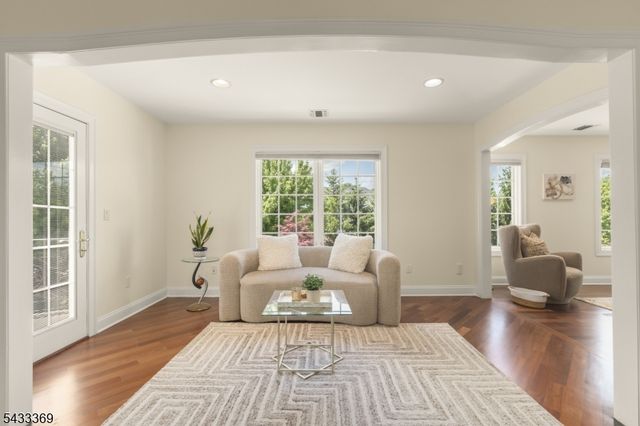9 Lafayette Dr, Livingston Twp., NJ 07039