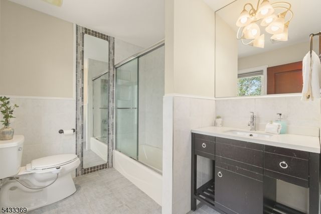9 Lafayette Dr, Livingston Twp., NJ 07039