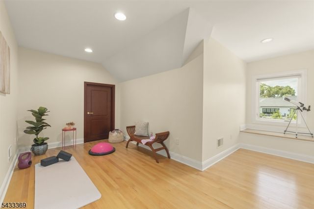 9 Lafayette Dr, Livingston Twp., NJ 07039