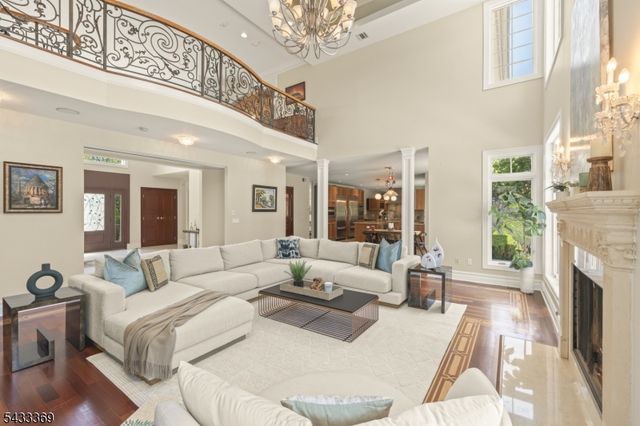 9 Lafayette Dr, Livingston Twp., NJ 07039