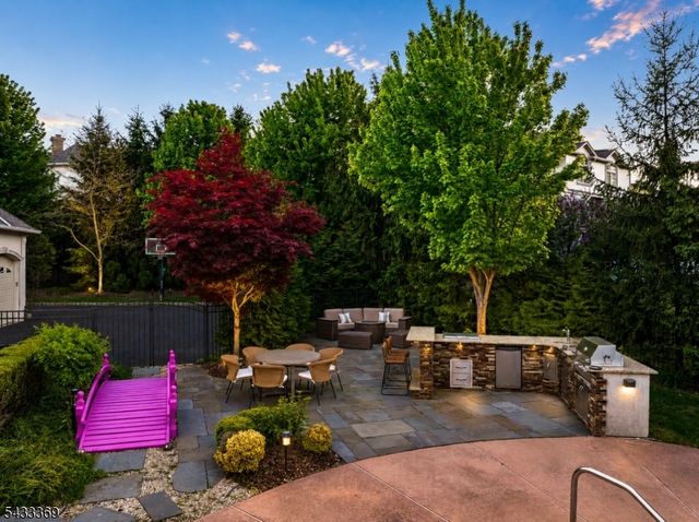 9 Lafayette Dr, Livingston Twp., NJ 07039
