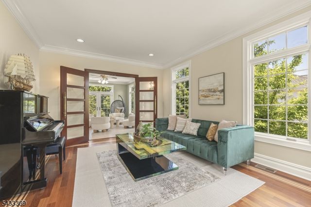 9 Lafayette Dr, Livingston Twp., NJ 07039